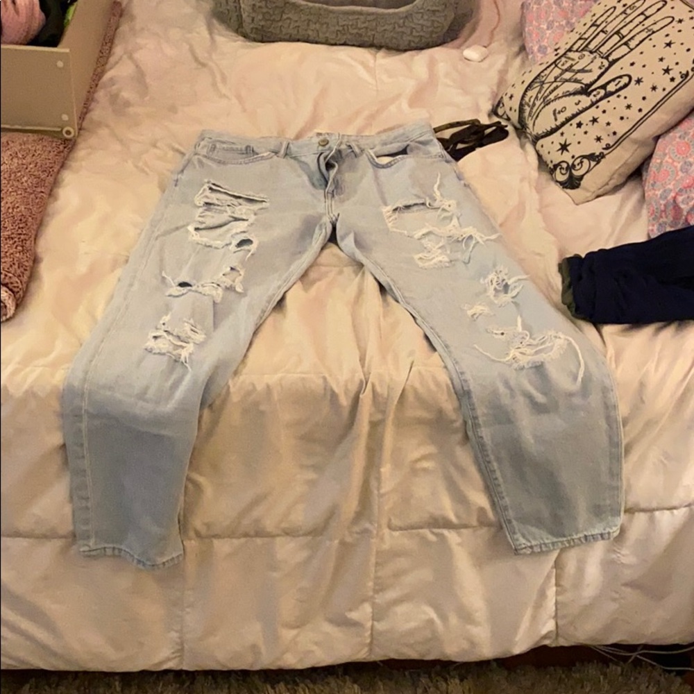 Distress mom jeans
